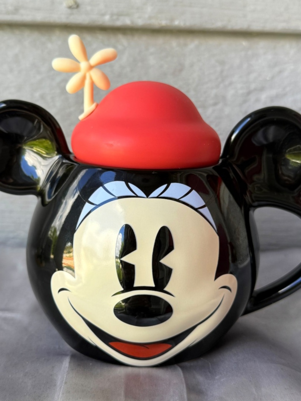 Disney Parks 14oz Ceramic Minnie Mouse Head Mug w/Rubber Hat Lid Coffee Tea Cup